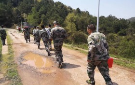 芷江县晓坪乡:组织民兵开展森林防灭火演练